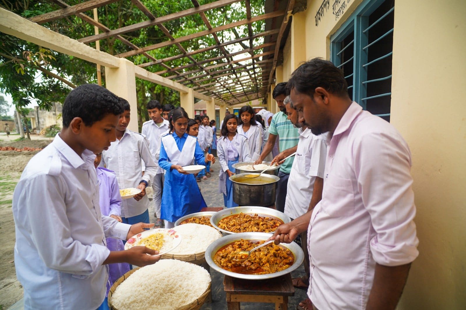 Students receiving a school meal through Sidrah Foundation